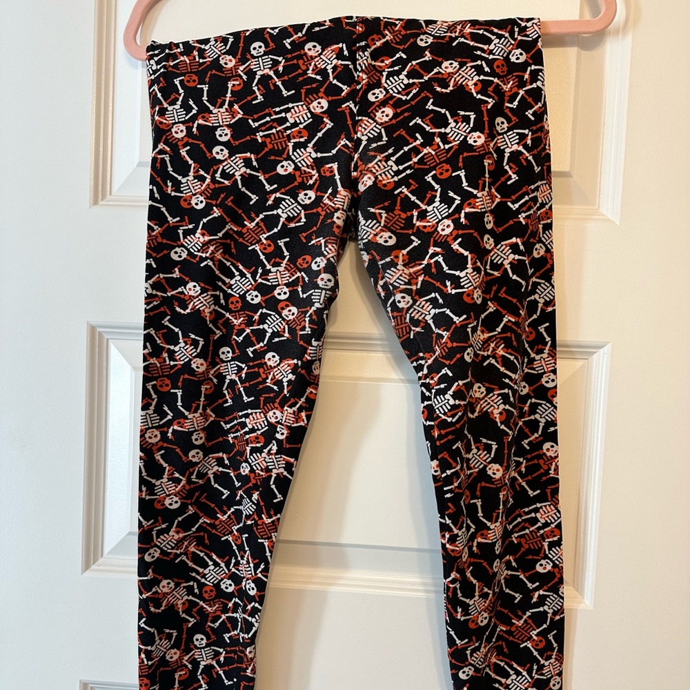 Lularoe Halloween leggings.